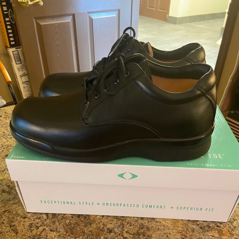 APEX Men's Conform Classic Oxford Dress Shoe - Black 10.5 Wide NIB